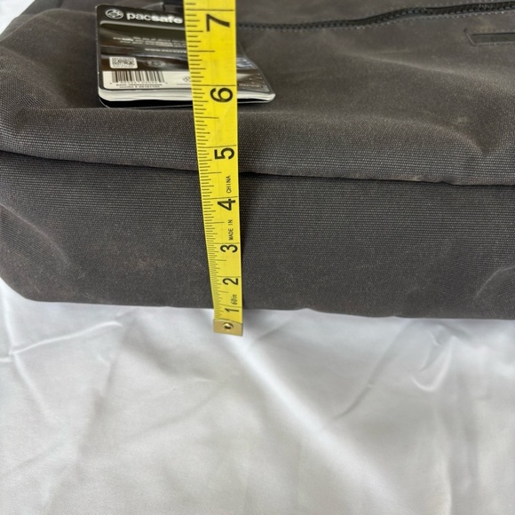 PacSafe Gray Briefcase InstaSafe Series w/RFID - Picture 14 of 16